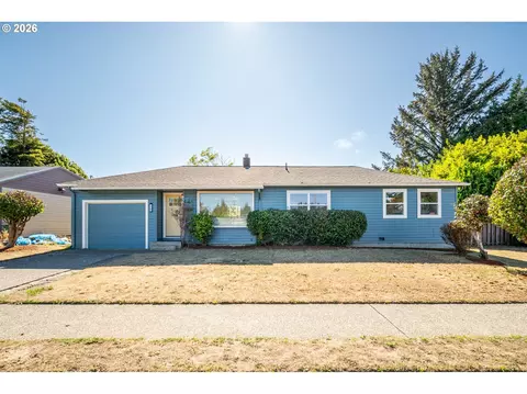 1710 Johnson St, North Bend, OR 97459