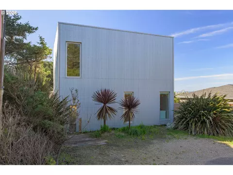 Exterior - 88542 3rd Ave, Florence, OR 97439 photo 1 of 9