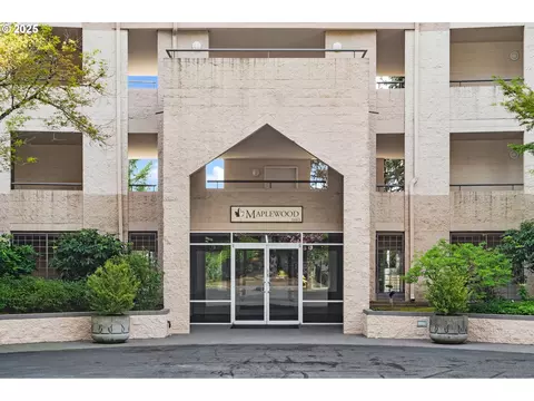 6665 W Burnside Rd #447, Portland, OR 97210