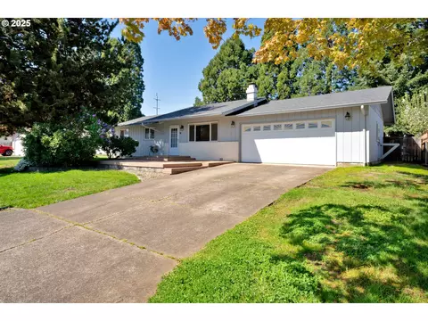 3760 Cherokee Dr, Springfield, OR 97478