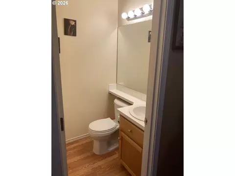 Bath - 2499 N Holladay St, Cornelius, OR 97113 photo 1 of 3