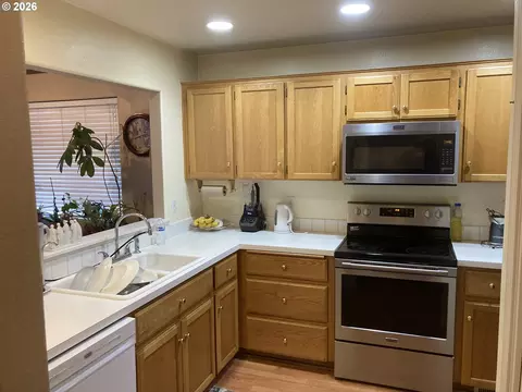 Kitchen - 2499 N Holladay St, Cornelius, OR 97113 photo 2 of 2