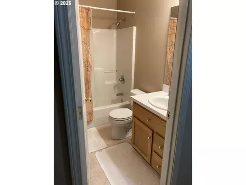 Bath - 2499 N Holladay St, Cornelius, OR 97113 photo 3 of 3