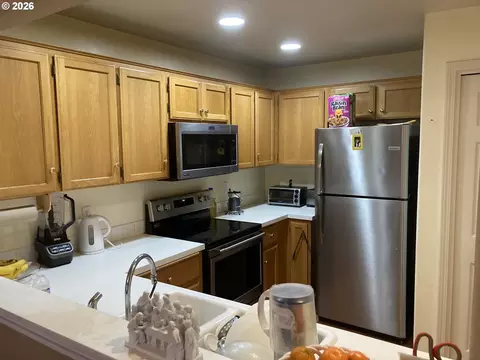 Kitchen - 2499 N Holladay St, Cornelius, OR 97113 photo 1 of 2