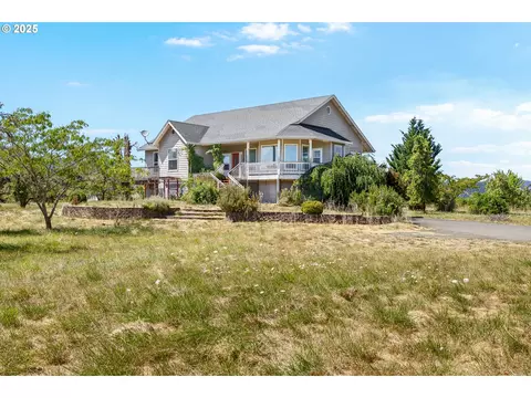 360 Capital Ln, Roseburg, OR 97471