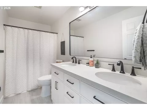 Bath - 824 Edgewood Dr, Newberg, OR 97132 photo 1 of 2