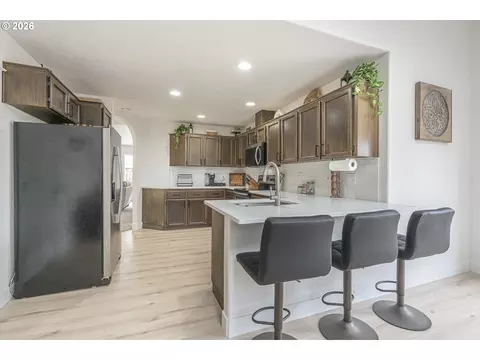 Kitchen - 824 Edgewood Dr, Newberg, OR 97132 photo 1 of 4