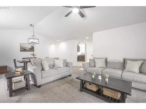 Living - 824 Edgewood Dr, Newberg, OR 97132 photo 2 of 4