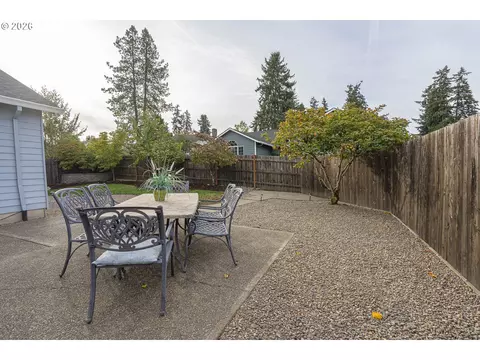 Exterior - 824 Edgewood Dr, Newberg, OR 97132 photo 5 of 9
