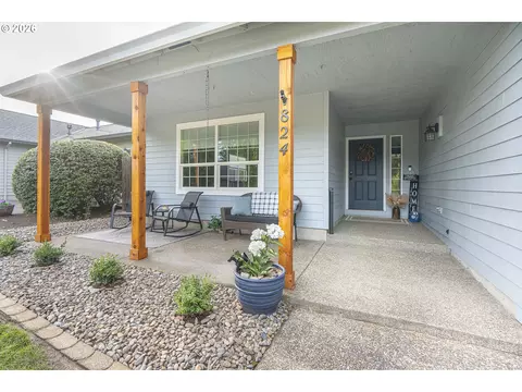 Exterior - 824 Edgewood Dr, Newberg, OR 97132 photo 2 of 9