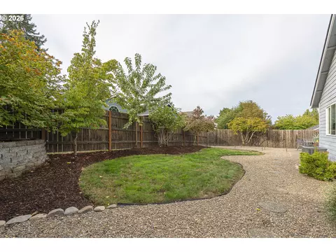 Exterior - 824 Edgewood Dr, Newberg, OR 97132 photo 7 of 9