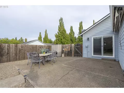 Exterior - 824 Edgewood Dr, Newberg, OR 97132 photo 3 of 9