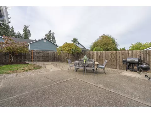 Exterior - 824 Edgewood Dr, Newberg, OR 97132 photo 4 of 9