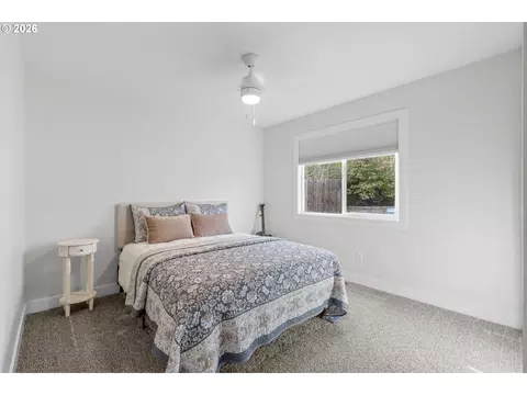 Bedroom - 824 Edgewood Dr, Newberg, OR 97132 photo 3 of 4