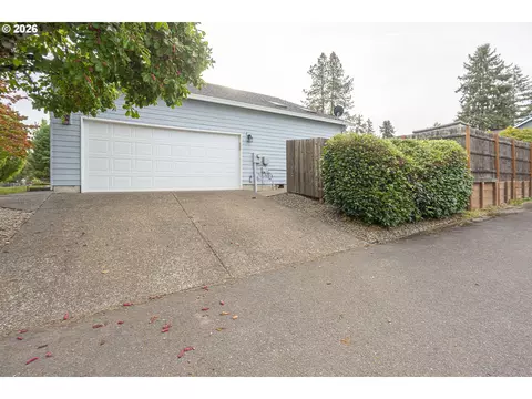 Exterior - 824 Edgewood Dr, Newberg, OR 97132 photo 9 of 9