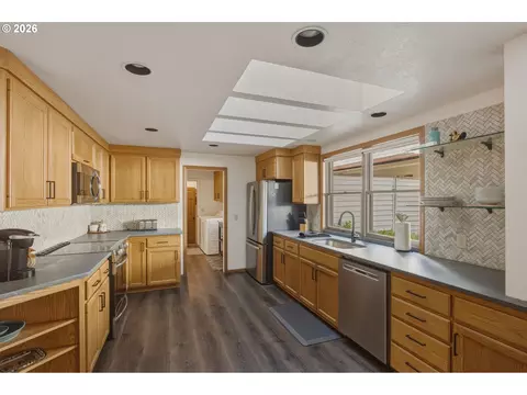 Kitchen - 3301 Bardell Ave, Eugene, OR 97401 photo 2 of 2