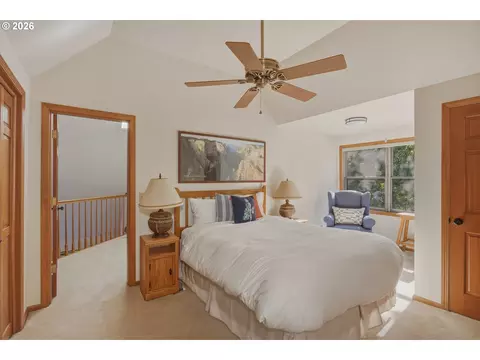 Bedroom - 3301 Bardell Ave, Eugene, OR 97401 photo 4 of 5