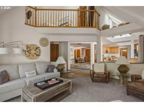 Living - 3301 Bardell Ave, Eugene, OR 97401 photo 2 of 4