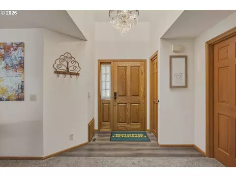 Entry Way - 3301 Bardell Ave, Eugene, OR 97401 photo 1 of 3