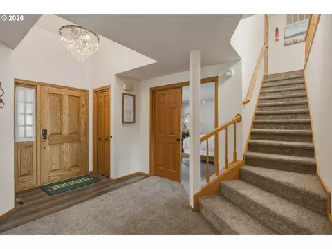 Entry Way - 3301 Bardell Ave, Eugene, OR 97401 photo 2 of 3