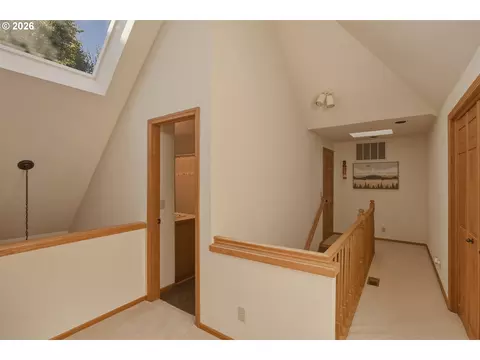 Entry Way - 3301 Bardell Ave, Eugene, OR 97401 photo 3 of 3