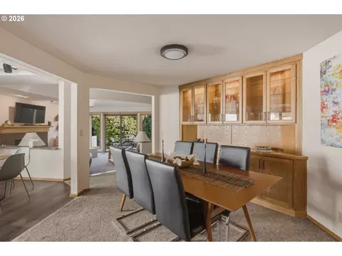 Dining - 3301 Bardell Ave, Eugene, OR 97401 photo 1 of 3
