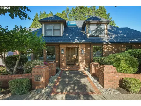 Exterior - 3301 Bardell Ave, Eugene, OR 97401 photo 4 of 6