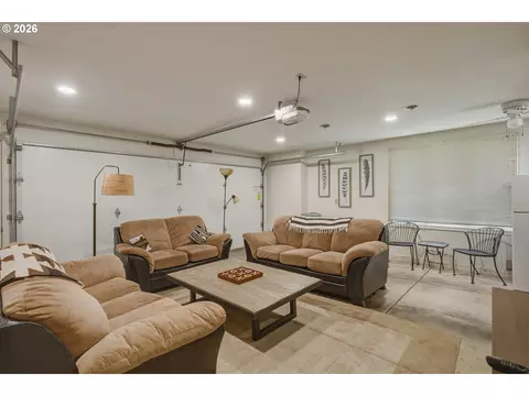 Living - 3301 Bardell Ave, Eugene, OR 97401 photo 1 of 4