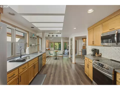 Kitchen - 3301 Bardell Ave, Eugene, OR 97401 photo 1 of 2