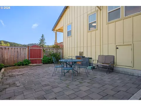 Exterior - 2659 Hendricks Ridge Dr, Eugene, OR 97403 photo 7 of 11