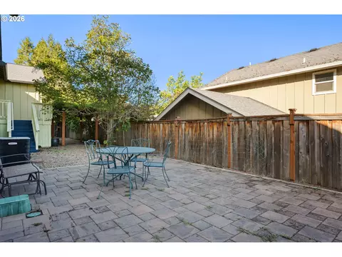 Exterior - 2659 Hendricks Ridge Dr, Eugene, OR 97403 photo 8 of 11