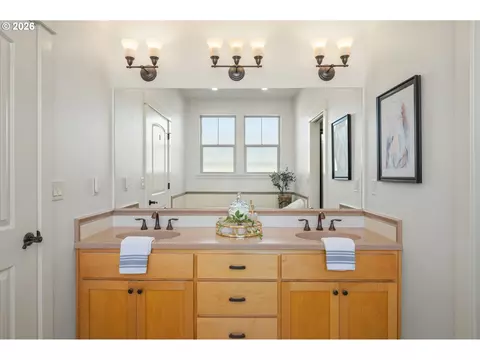 Bath - 2659 Hendricks Ridge Dr, Eugene, OR 97403 photo 1 of 5