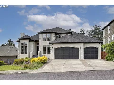 933 NW Grand Ridge Dr, Camas, WA 98607