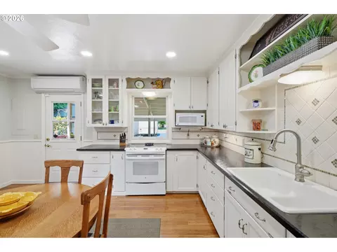 Kitchen - 26122 NE 3rd St, Camas, WA 98607 photo 5 of 5