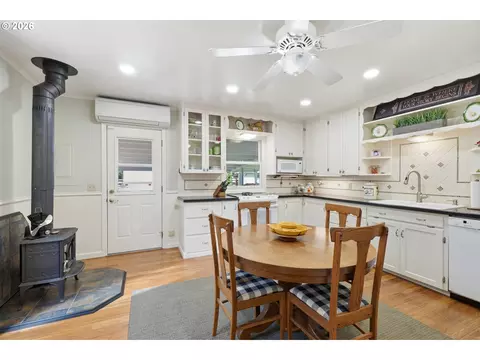 Kitchen - 26122 NE 3rd St, Camas, WA 98607 photo 4 of 5