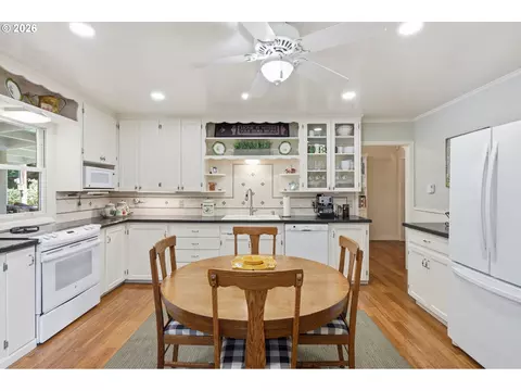 Kitchen - 26122 NE 3rd St, Camas, WA 98607 photo 2 of 5