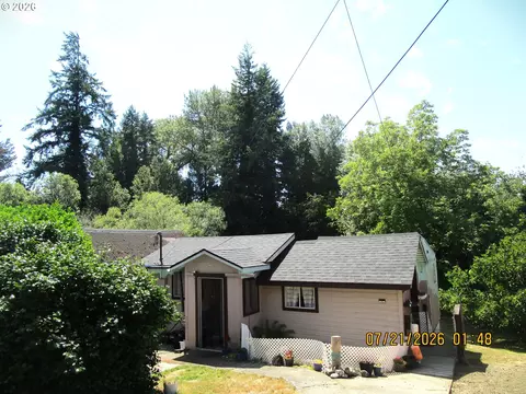 761 N Adams St, Coquille, OR 97423