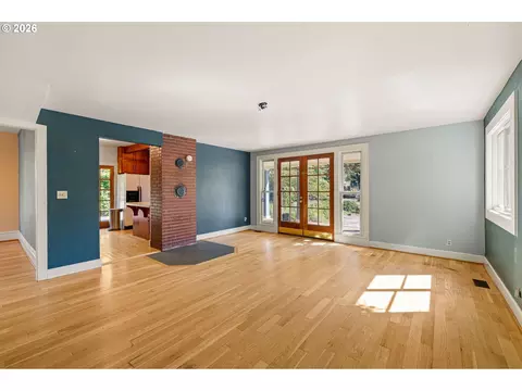 Living - 3190 W 18th Ave, Eugene, OR 97402 photo 1 of 6