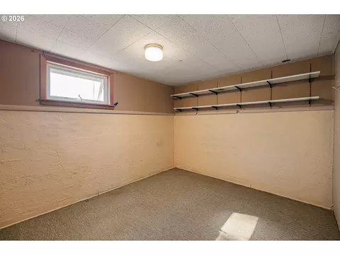 Bedroom - 3190 W 18th Ave, Eugene, OR 97402 photo 5 of 5