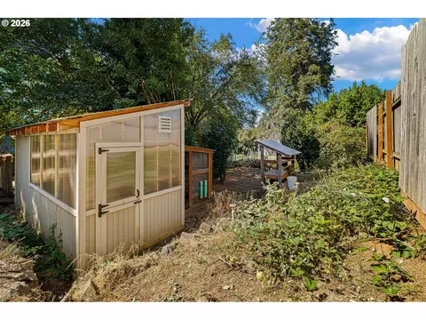 Exterior - 3190 W 18th Ave, Eugene, OR 97402 photo 12 of 12