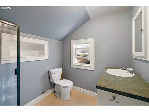 Bath - 3190 W 18th Ave, Eugene, OR 97402 photo 3 of 4