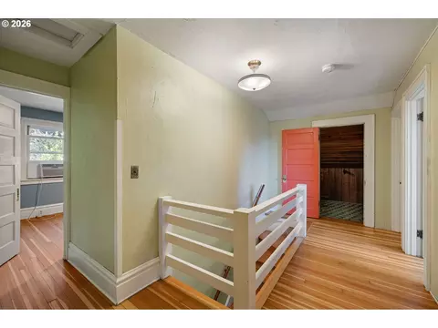 Entry Way - 3190 W 18th Ave, Eugene, OR 97402 photo 2 of 3