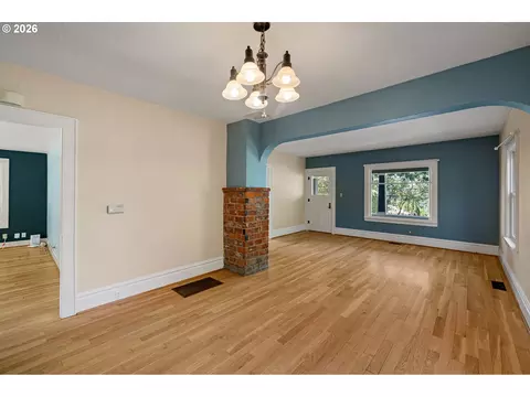 Living - 3190 W 18th Ave, Eugene, OR 97402 photo 4 of 6