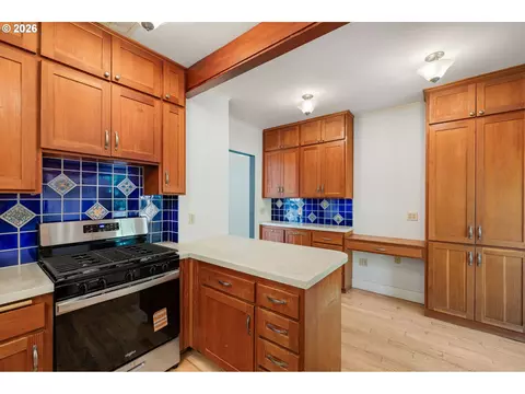 Kitchen - 3190 W 18th Ave, Eugene, OR 97402 photo 3 of 3