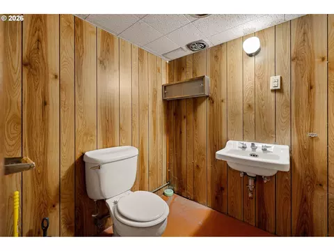 Bath - 3190 W 18th Ave, Eugene, OR 97402 photo 4 of 4