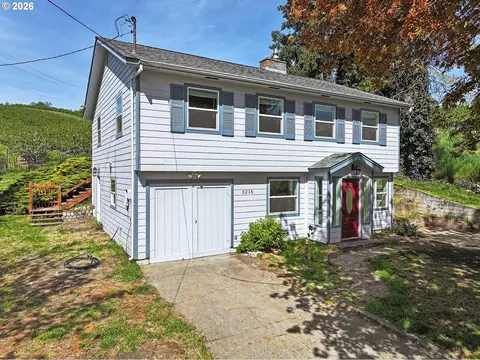 3215 Knob Hill Rd, The Dalles, OR 97058