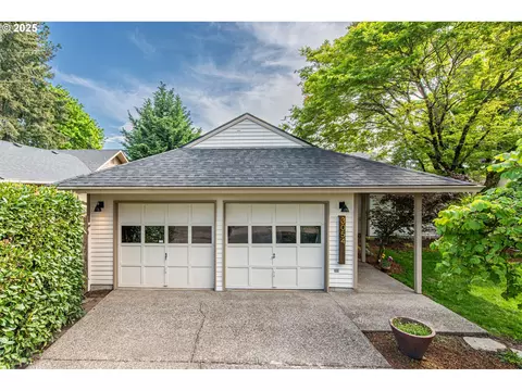 3054 Kentwood Dr, Eugene, OR 97401