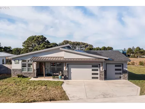 2876 Salty Dog Dr, Bandon, OR 97411