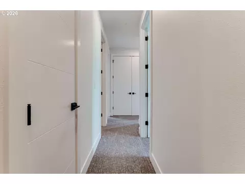 Entry Way - 2624 Gilham Rd, Eugene, OR 97408 photo 2 of 2