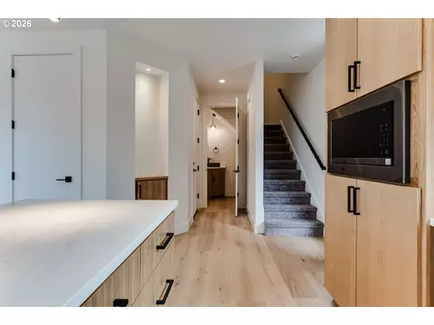 Entry Way - 2624 Gilham Rd, Eugene, OR 97408 photo 1 of 2